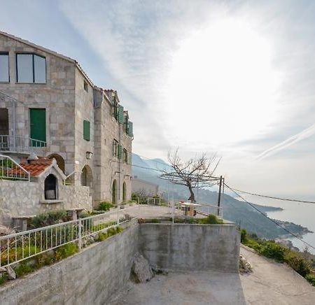 Apartments with a parking space Brela, Makarska - 11552 Bagian luar foto