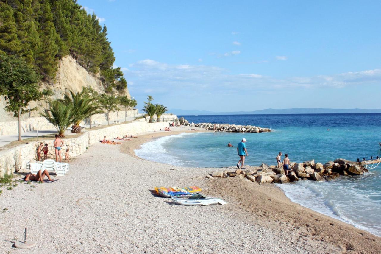 Apartments with a parking space Brela, Makarska - 11552 Bagian luar foto