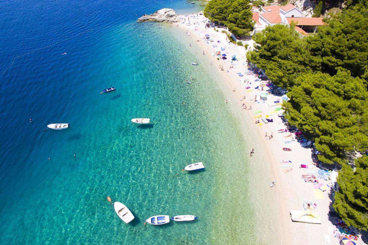 Apartments with a parking space Brela, Makarska - 11552 Bagian luar foto