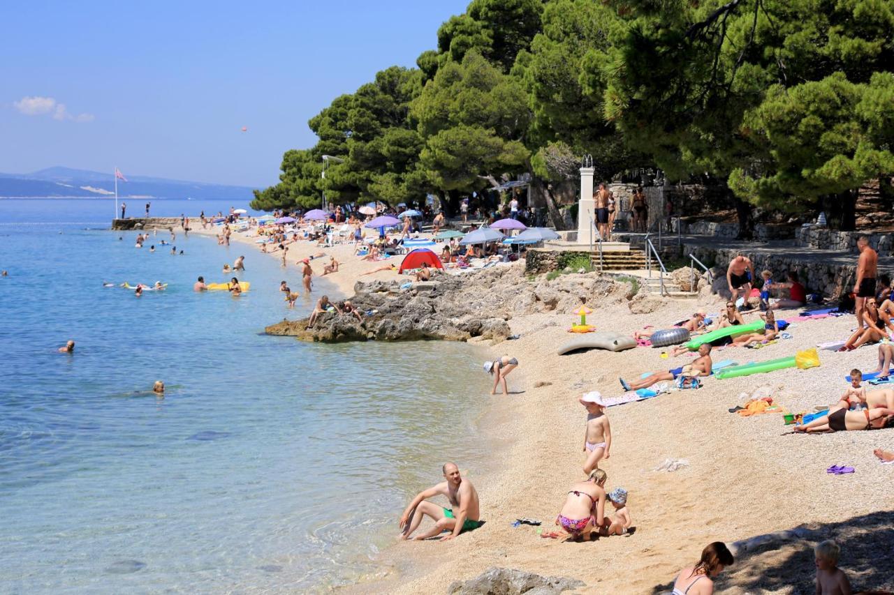 Apartments with a parking space Brela, Makarska - 11552 Bagian luar foto