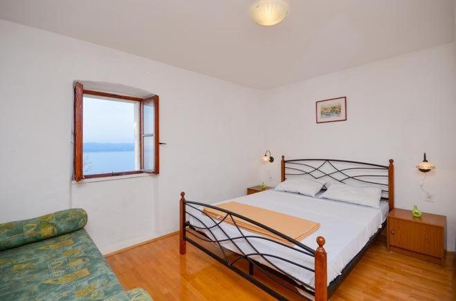 Apartments with a parking space Brela, Makarska - 11552 Bagian luar foto
