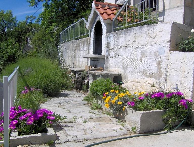 Apartments with a parking space Brela, Makarska - 11552 Bagian luar foto