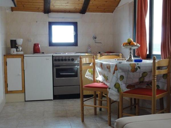 Apartments with a parking space Brela, Makarska - 11552 Bagian luar foto